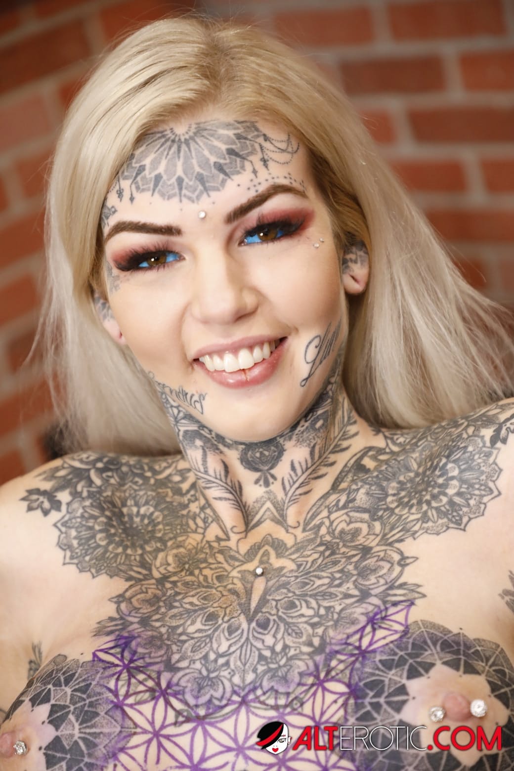 Amber Luke photo